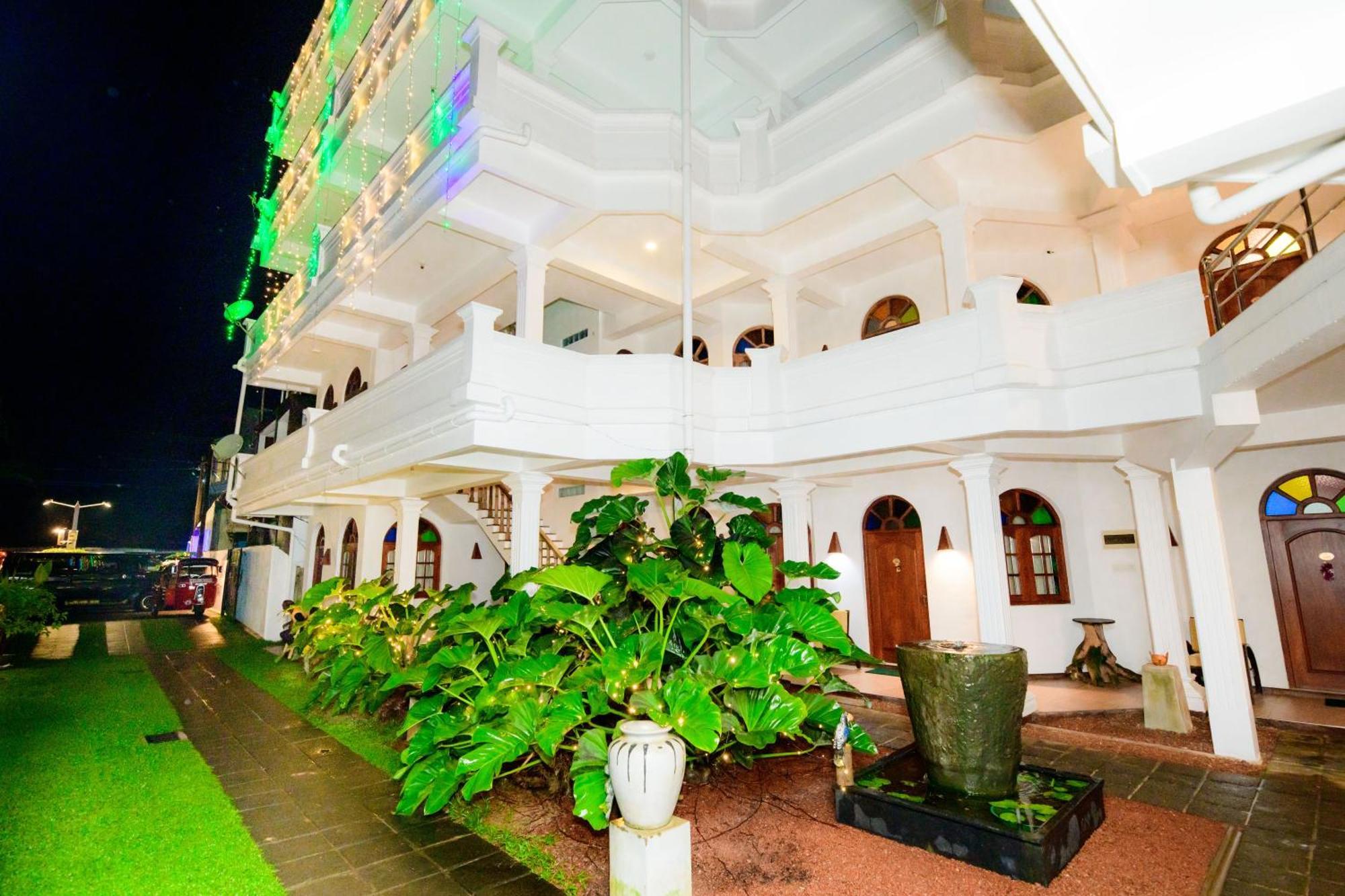 Royal Beach Hotel&Restaurant Hikkaduwa Exterior foto