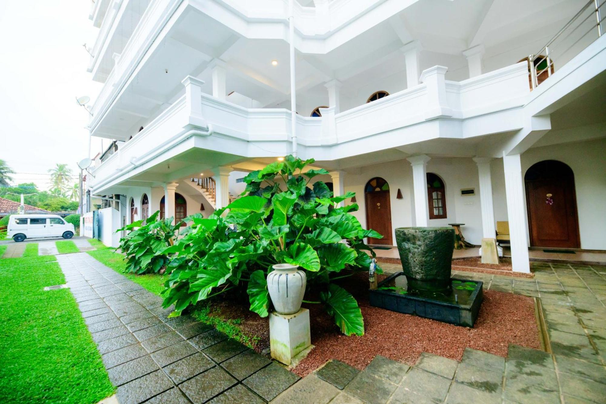 Royal Beach Hotel&Restaurant Hikkaduwa Exterior foto