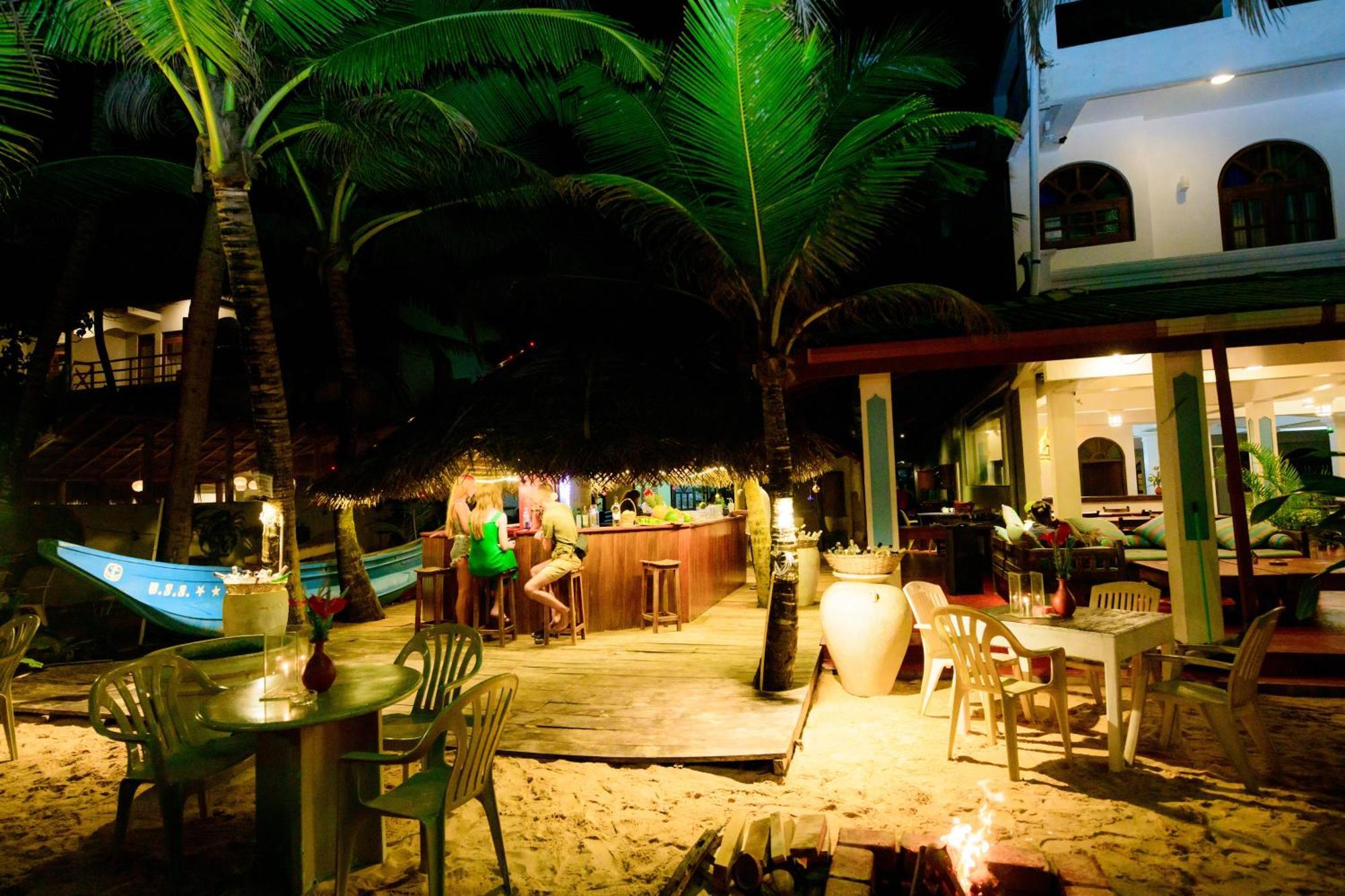Royal Beach Hotel&Restaurant Hikkaduwa Exterior foto