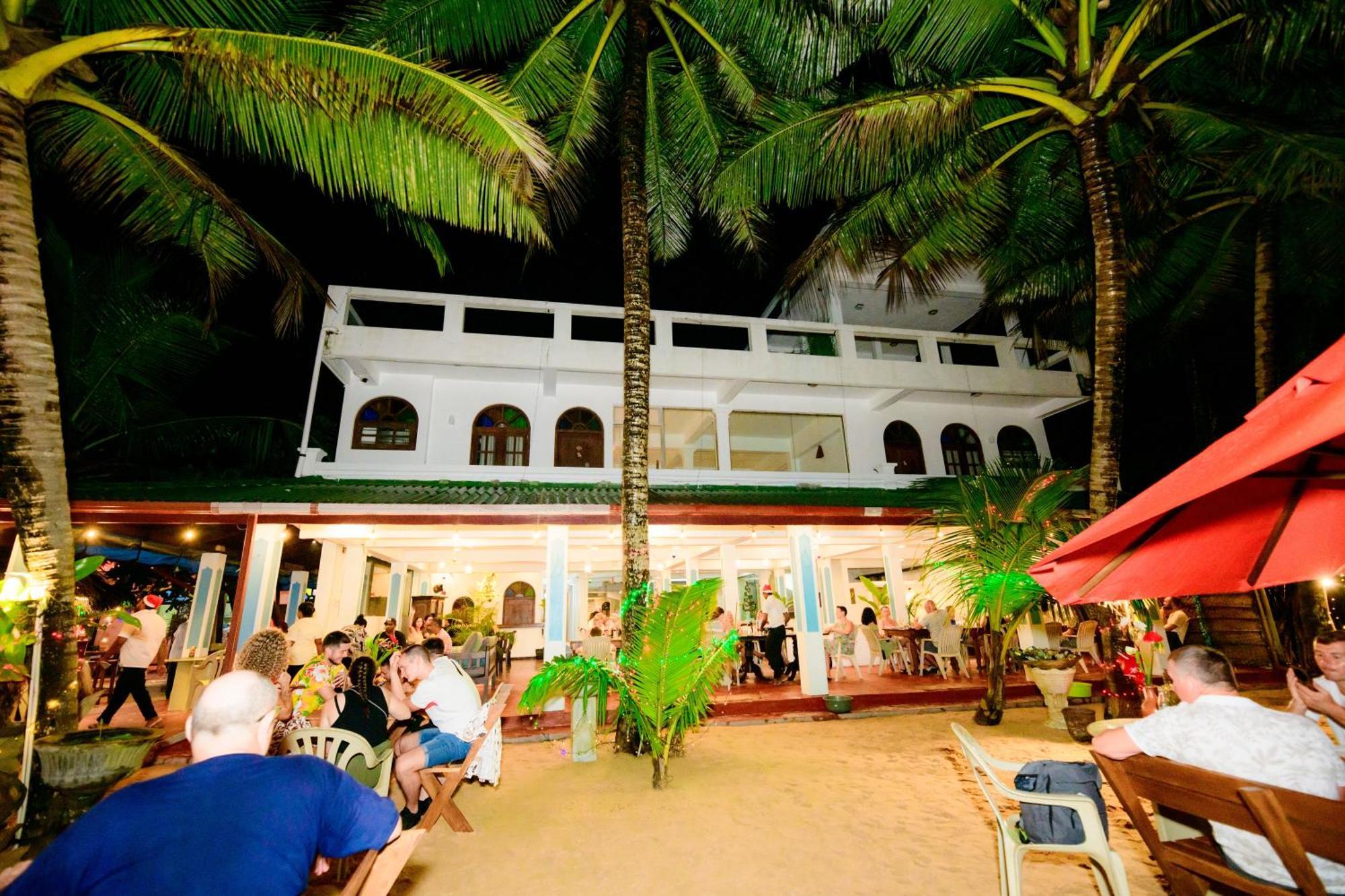 Royal Beach Hotel&Restaurant Hikkaduwa Exterior foto