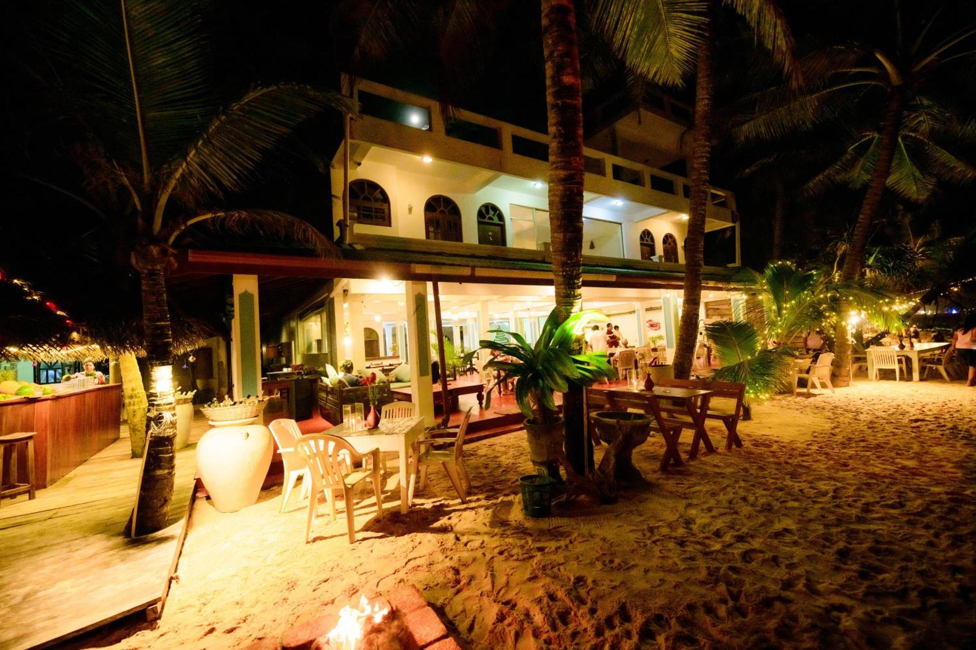 Royal Beach Hotel&Restaurant Hikkaduwa Exterior foto