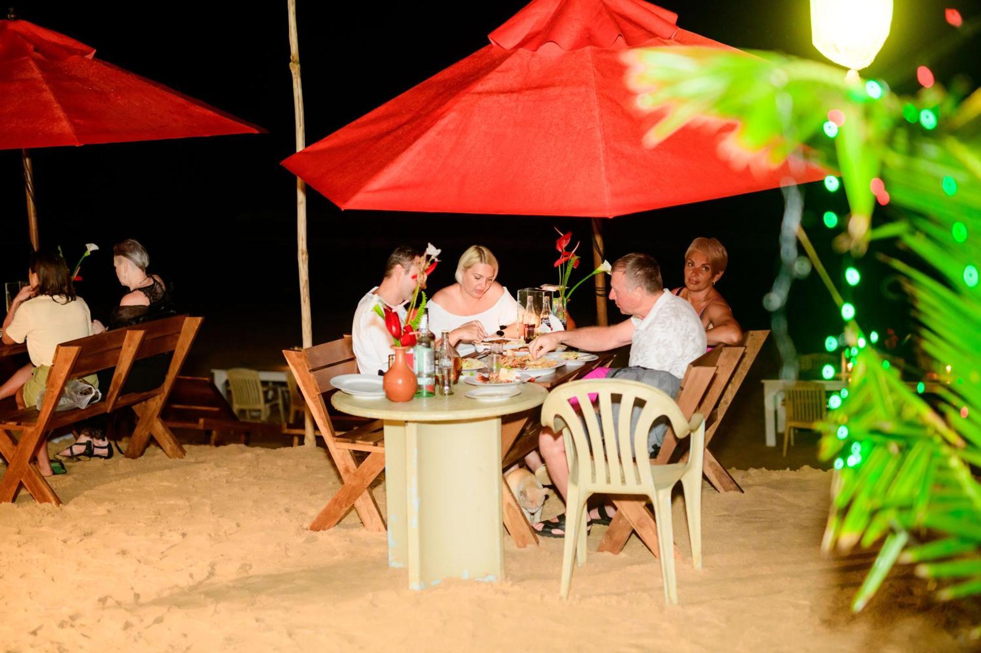 Royal Beach Hotel&Restaurant Hikkaduwa Exterior foto