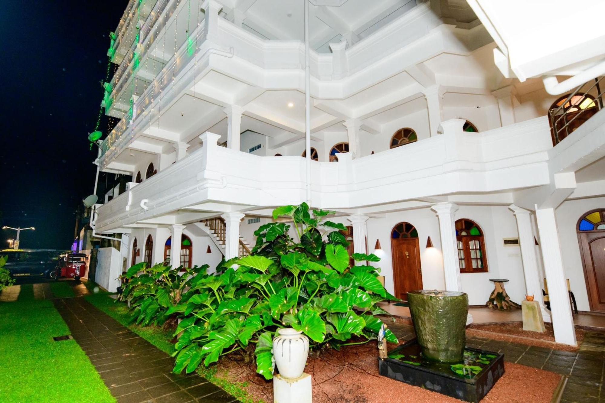 Royal Beach Hotel&Restaurant Hikkaduwa Exterior foto