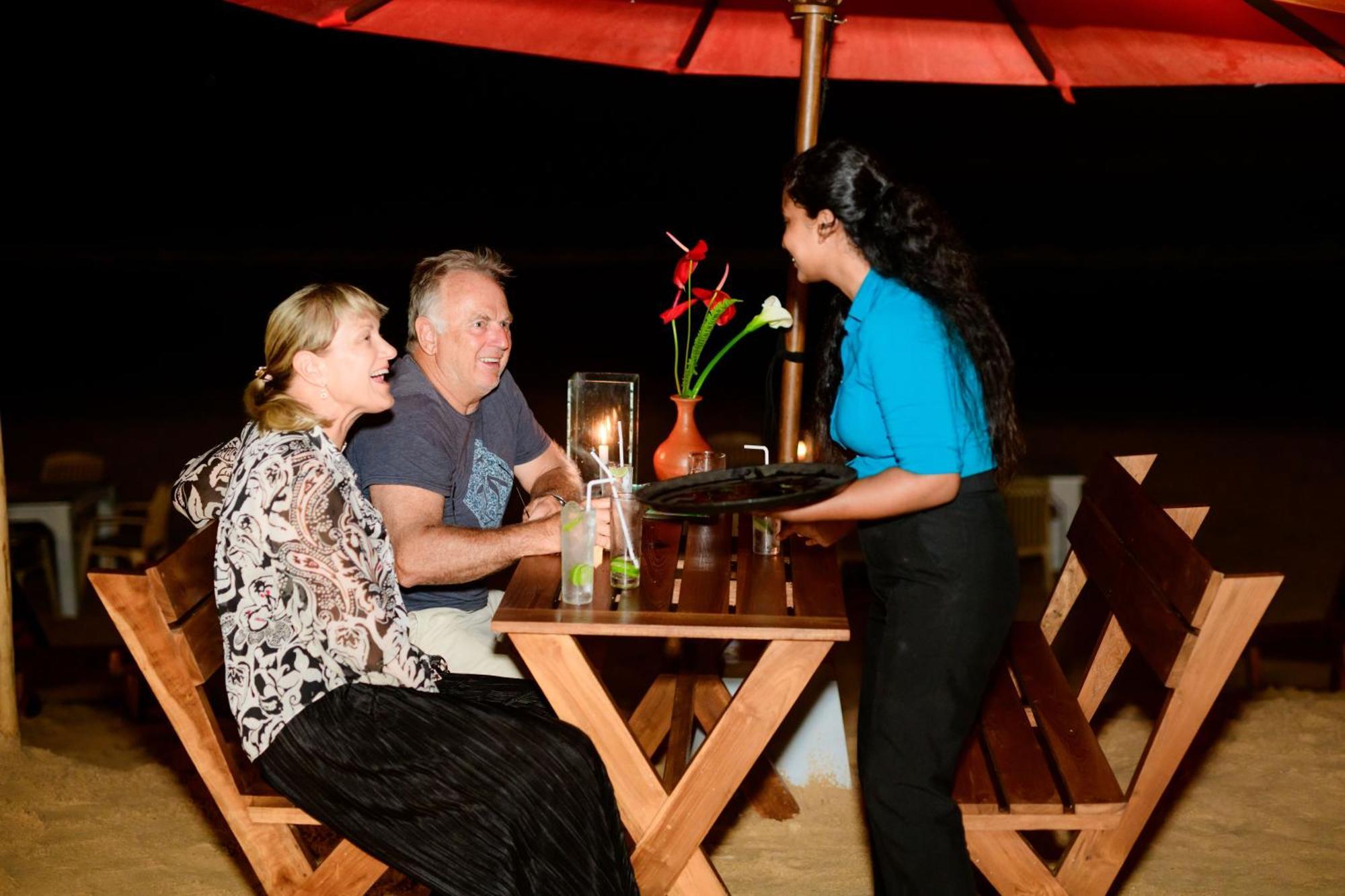 Royal Beach Hotel&Restaurant Hikkaduwa Exterior foto