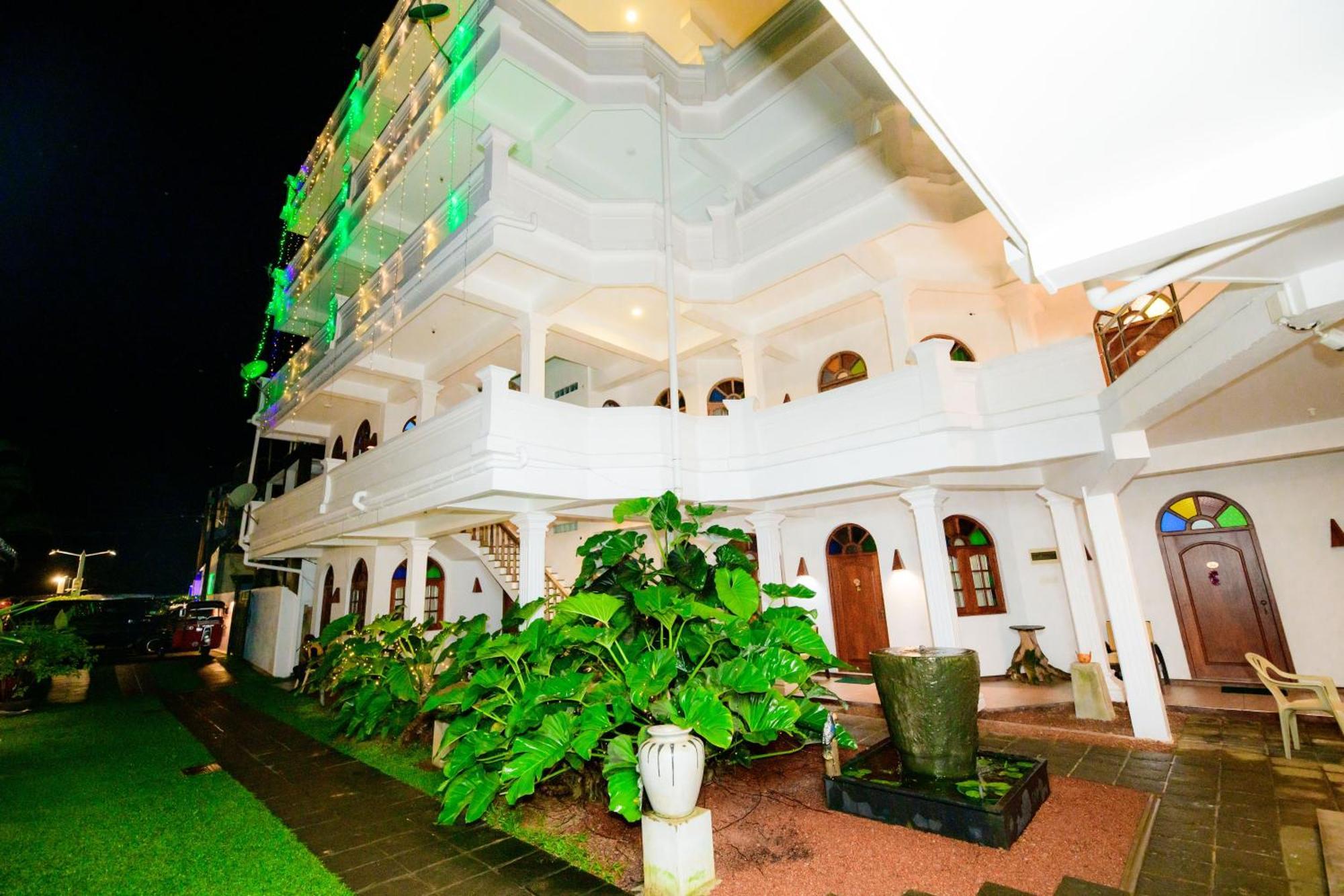 Royal Beach Hotel&Restaurant Hikkaduwa Exterior foto